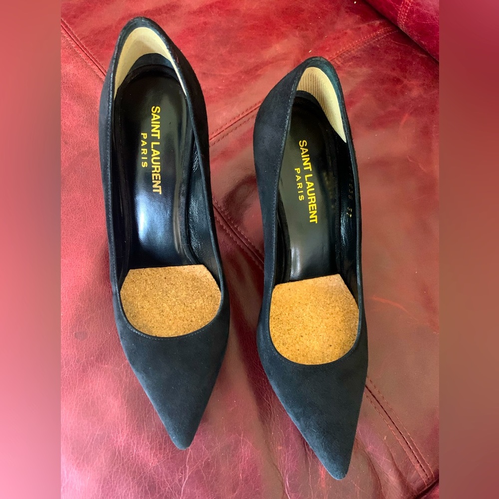 Saint Laurent Suede pumps,